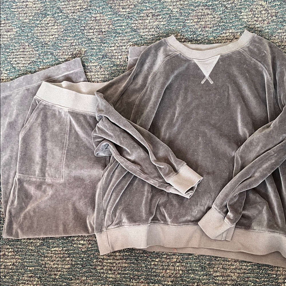 Pact Women's Velvety Gray Crew Neck Sweater and Matching Pants